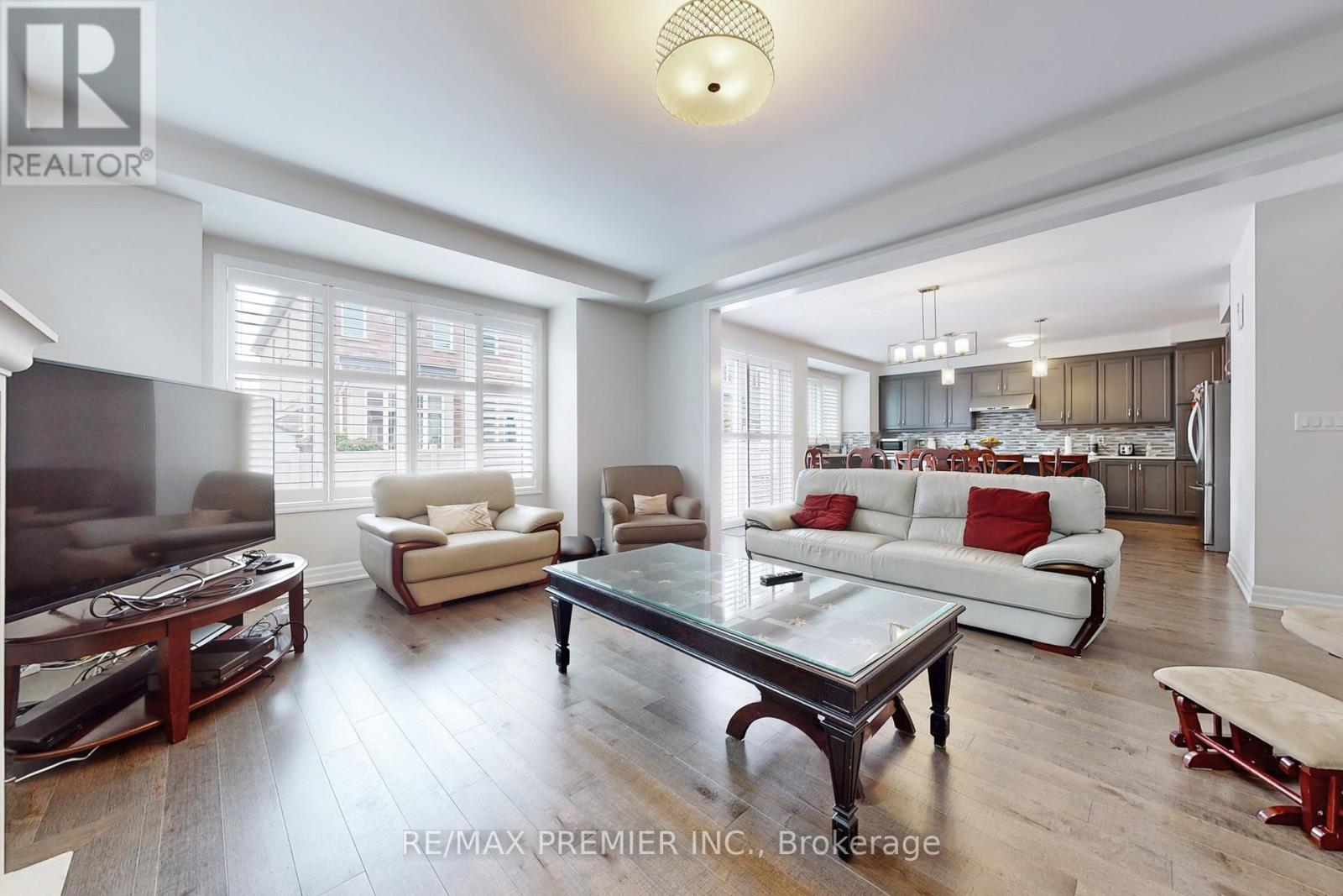 140 Magnolia Crescent, Oakville, Ontario  L6M 4M1 - Photo 11 - W12496680