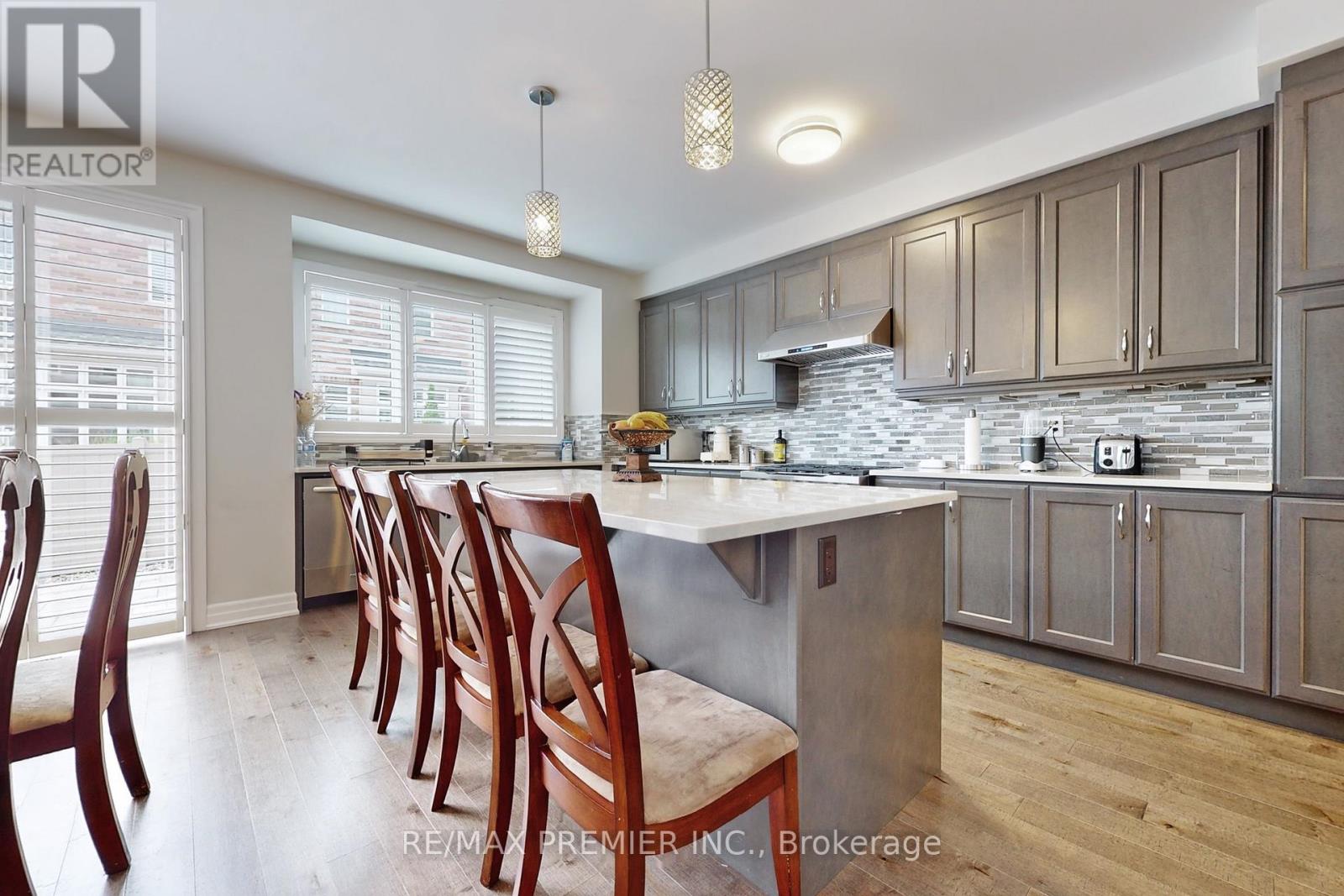 140 Magnolia Crescent, Oakville, Ontario  L6M 4M1 - Photo 15 - W12496680