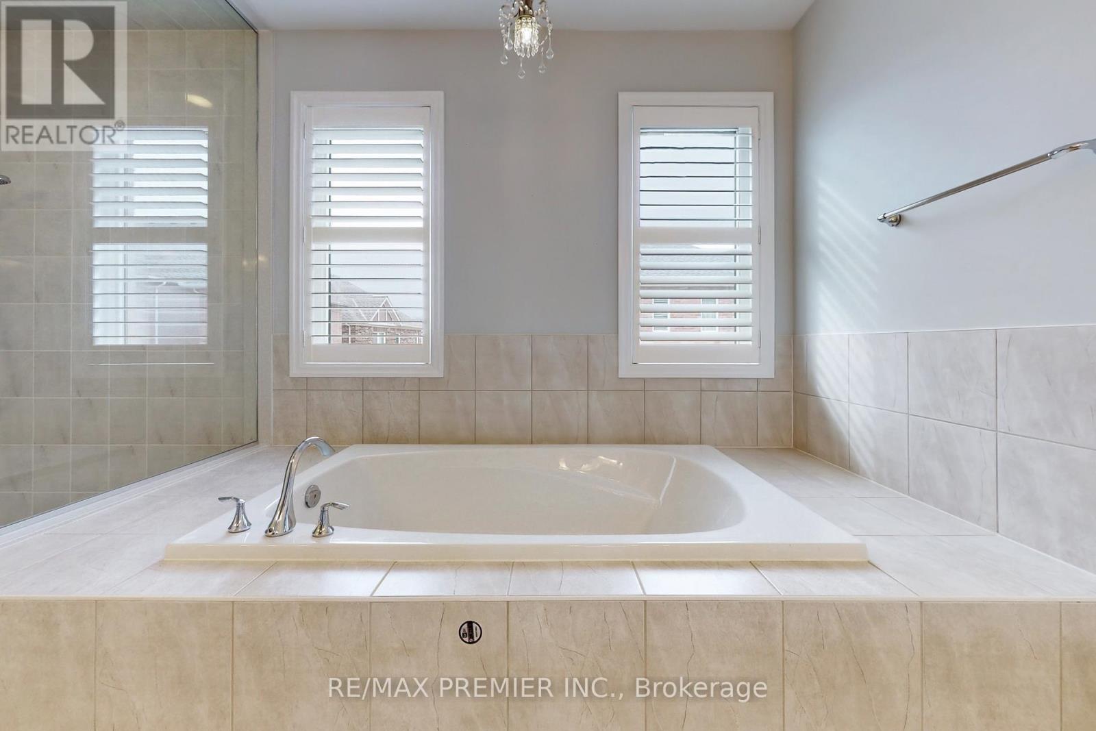 140 Magnolia Crescent, Oakville, Ontario  L6M 4M1 - Photo 31 - W12496680