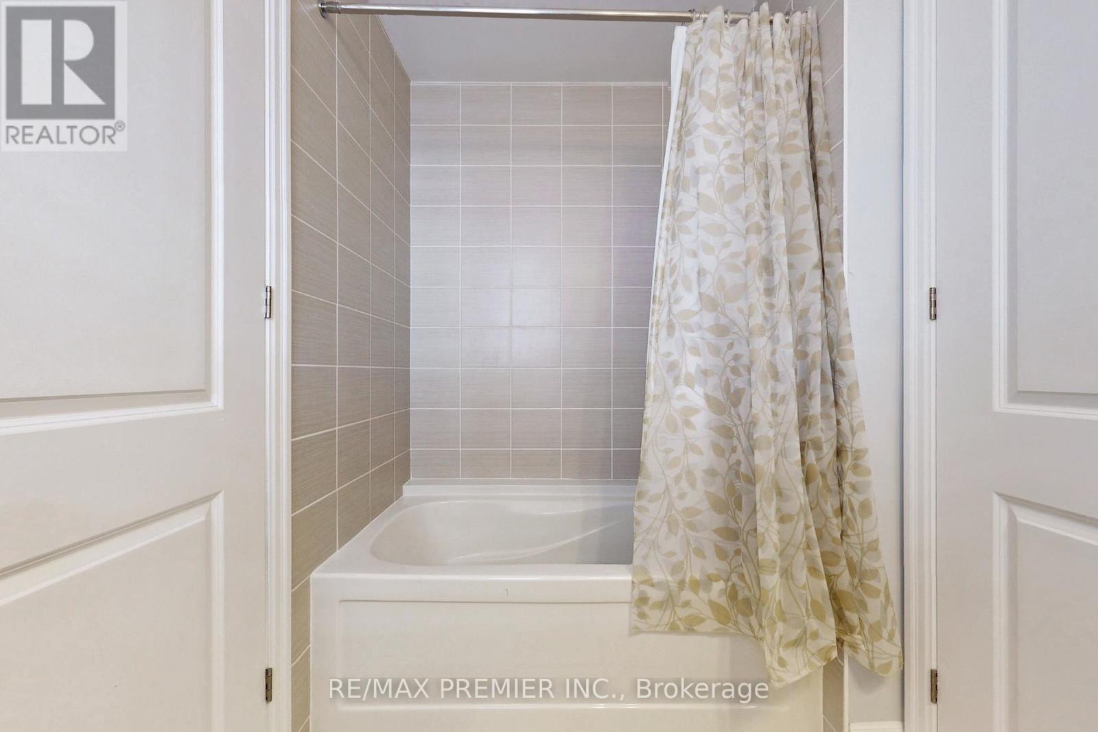 140 Magnolia Crescent, Oakville, Ontario  L6M 4M1 - Photo 39 - W12496680