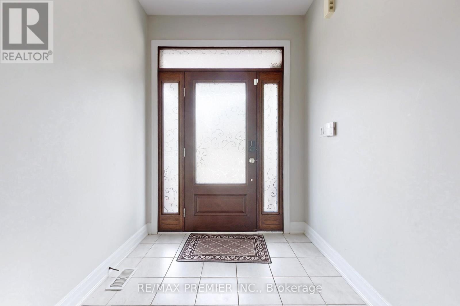 140 Magnolia Crescent, Oakville, Ontario  L6M 4M1 - Photo 5 - W12496680