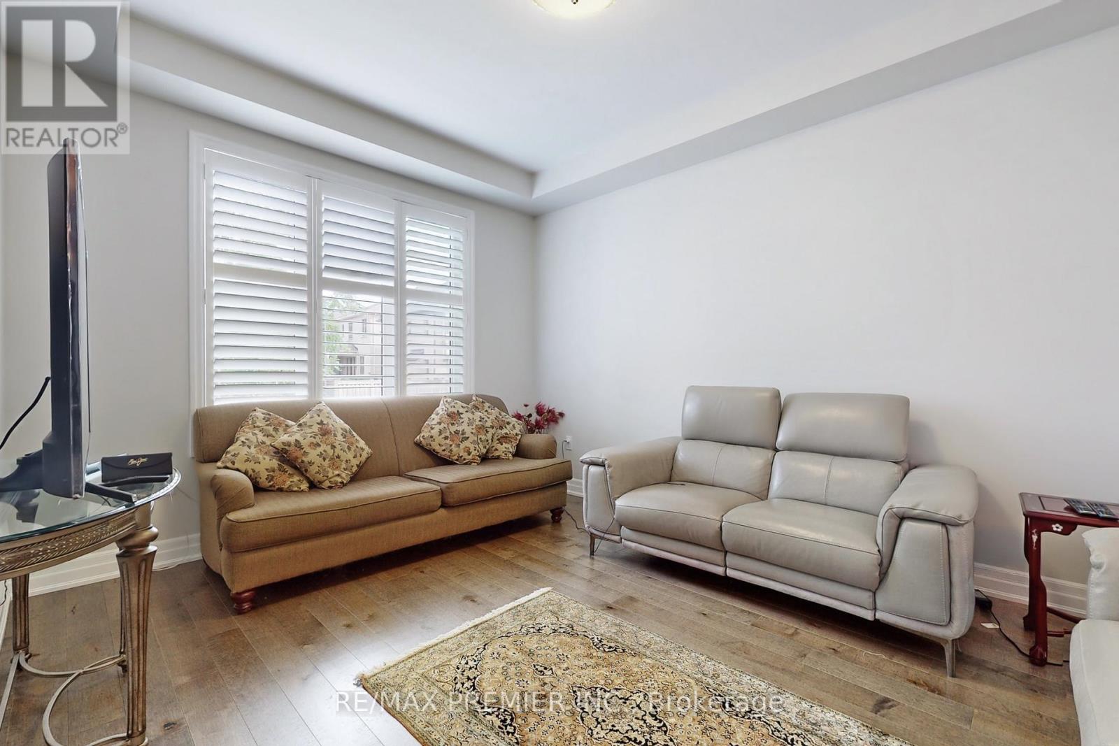 140 Magnolia Crescent, Oakville, Ontario  L6M 4M1 - Photo 6 - W12496680