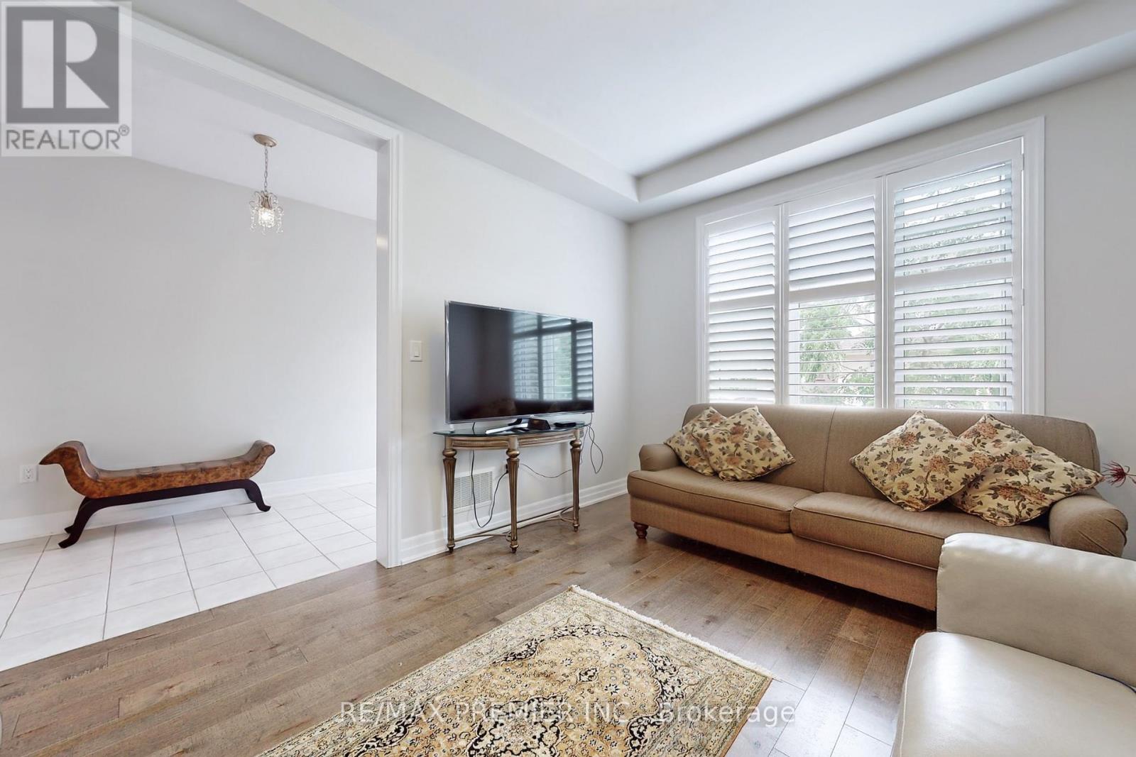 140 Magnolia Crescent, Oakville, Ontario  L6M 4M1 - Photo 7 - W12496680