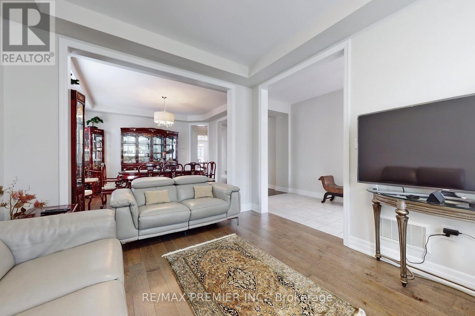 140 Magnolia Crescent, Oakville, Ontario  L6M 4M1 - Photo 8 - W12496680