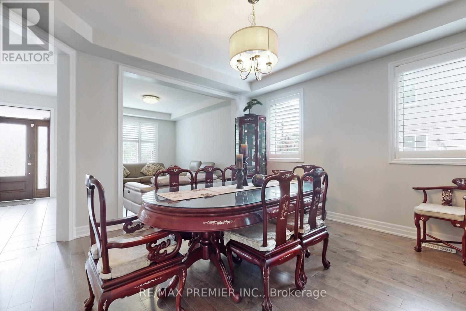 140 Magnolia Crescent, Oakville, Ontario  L6M 4M1 - Photo 9 - W12496680