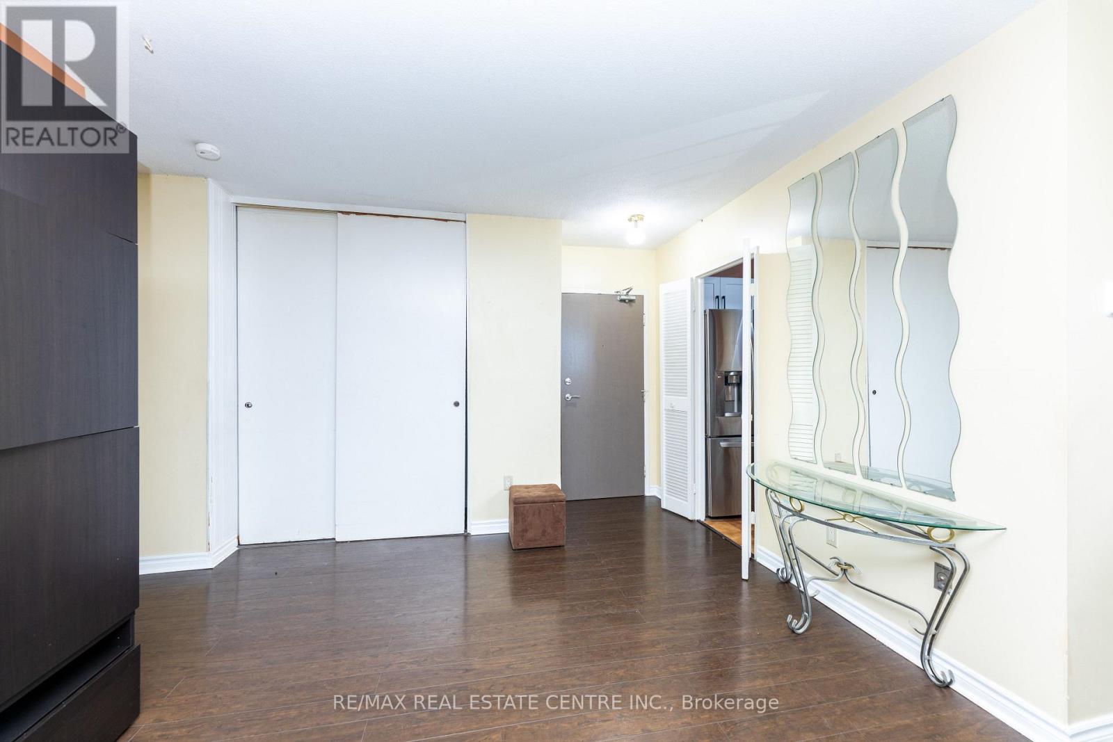 1009 - 3390 Weston Road, Toronto, Ontario  M9M 2X3 - Photo 7 - W12496684