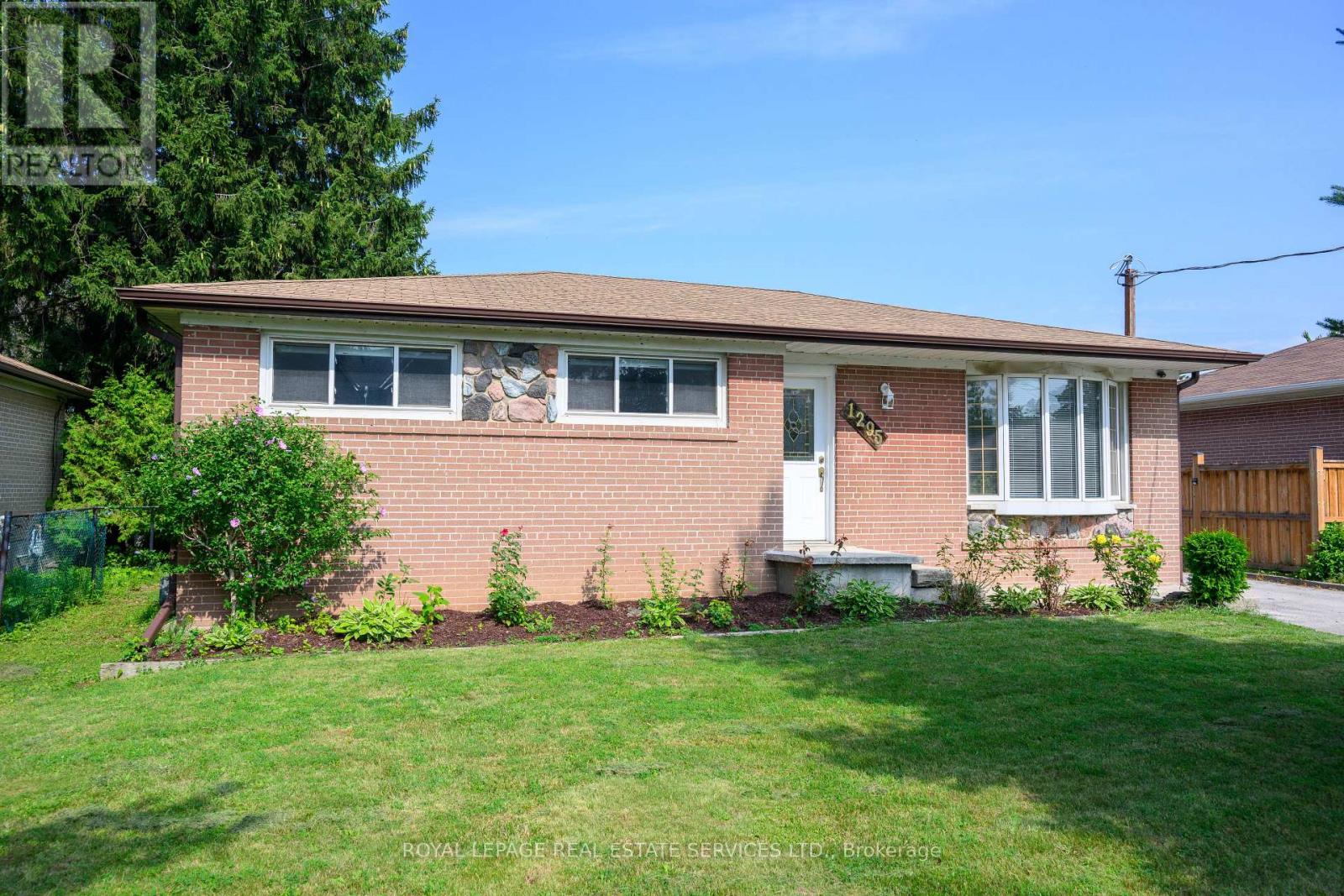 Lower - 1295 Pinegrove Road, Oakville, Ontario  L6L 2X2 - Photo 2 - W12496710