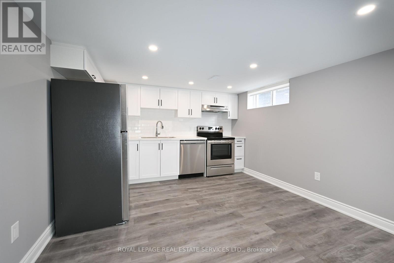 Lower - 1295 Pinegrove Road, Oakville, Ontario  L6L 2X2 - Photo 5 - W12496710