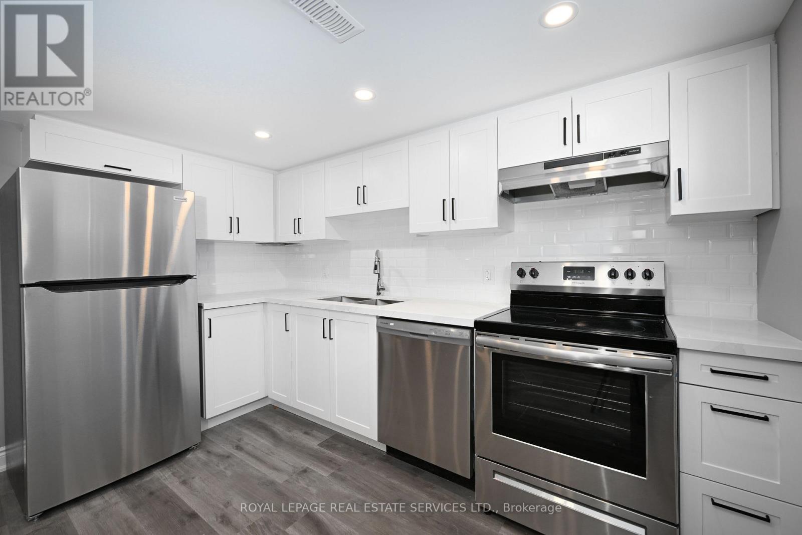 Lower - 1295 Pinegrove Road, Oakville, Ontario  L6L 2X2 - Photo 7 - W12496710