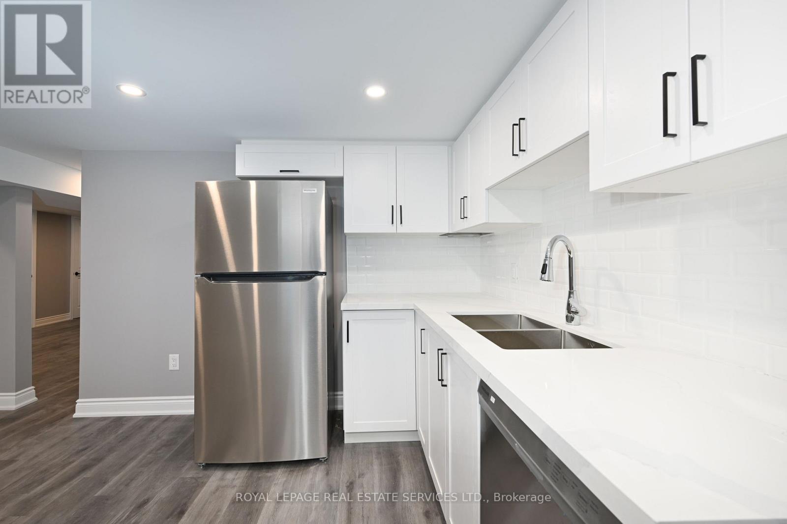 Lower - 1295 Pinegrove Road, Oakville, Ontario  L6L 2X2 - Photo 8 - W12496710