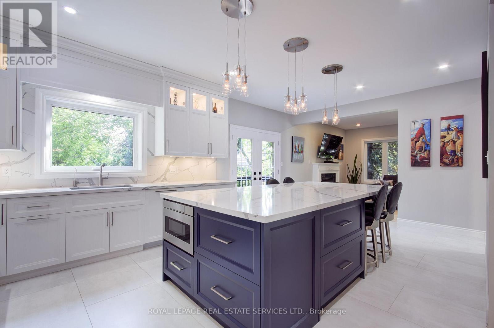 1079 Skyvalley Crescent, Oakville, Ontario  L6M 3L2 - Photo 11 - W12496756