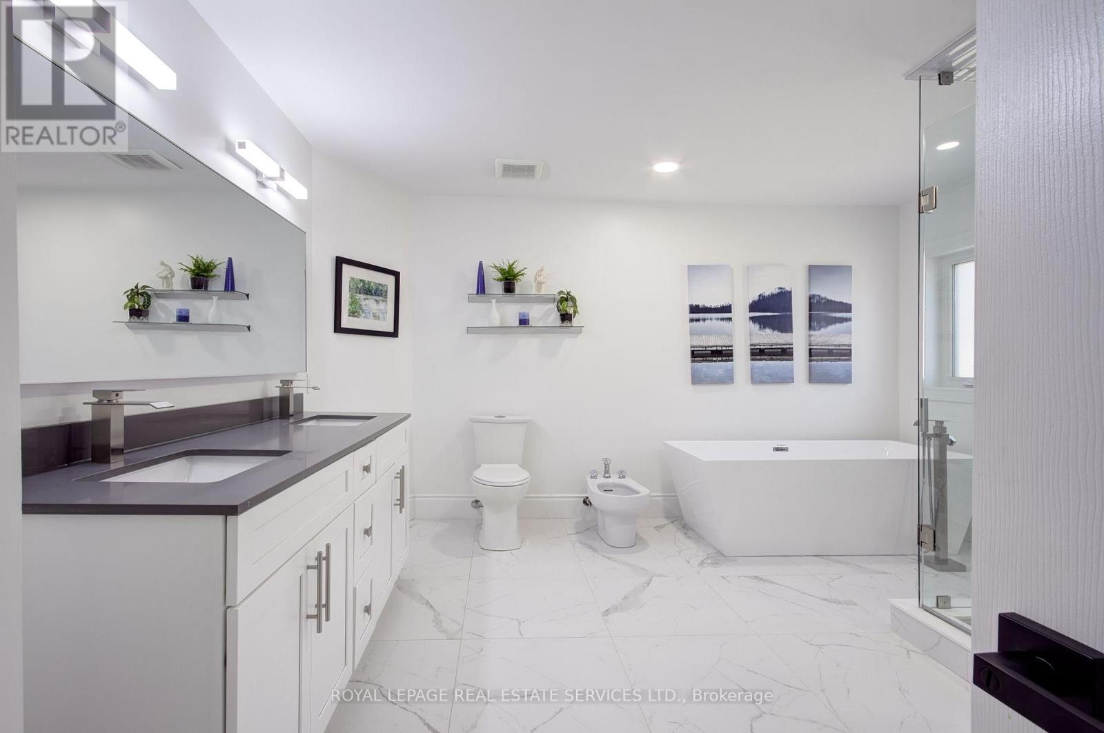 1079 Skyvalley Crescent, Oakville, Ontario  L6M 3L2 - Photo 23 - W12496756