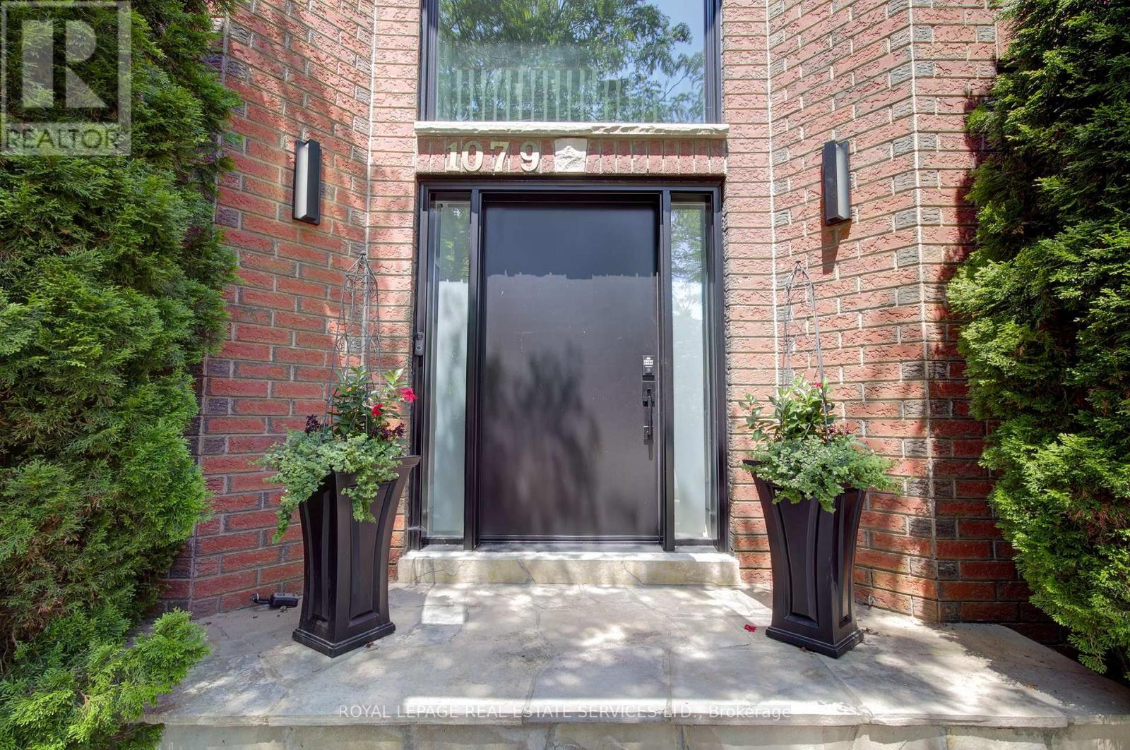 1079 Skyvalley Crescent, Oakville, Ontario  L6M 3L2 - Photo 3 - W12496756