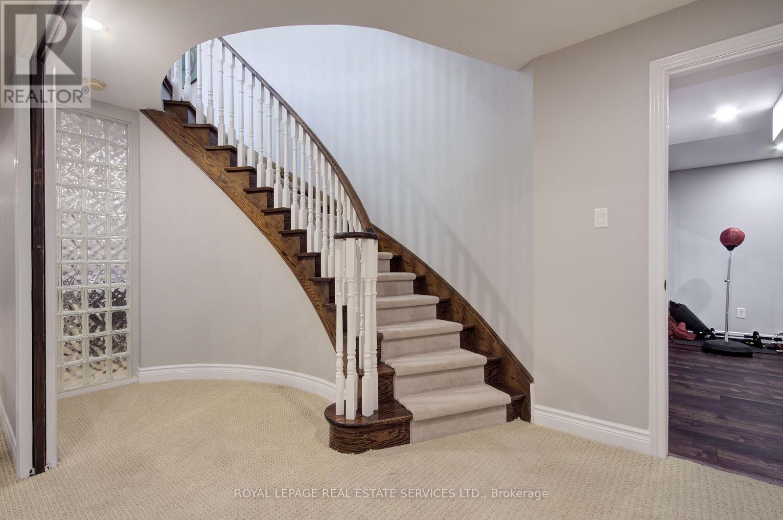 1079 Skyvalley Crescent, Oakville, Ontario  L6M 3L2 - Photo 32 - W12496756