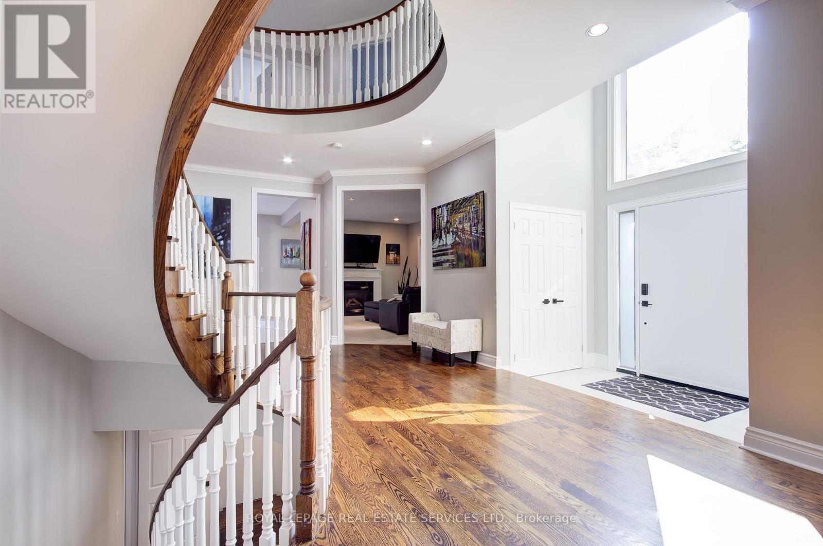 1079 Skyvalley Crescent, Oakville, Ontario  L6M 3L2 - Photo 5 - W12496756