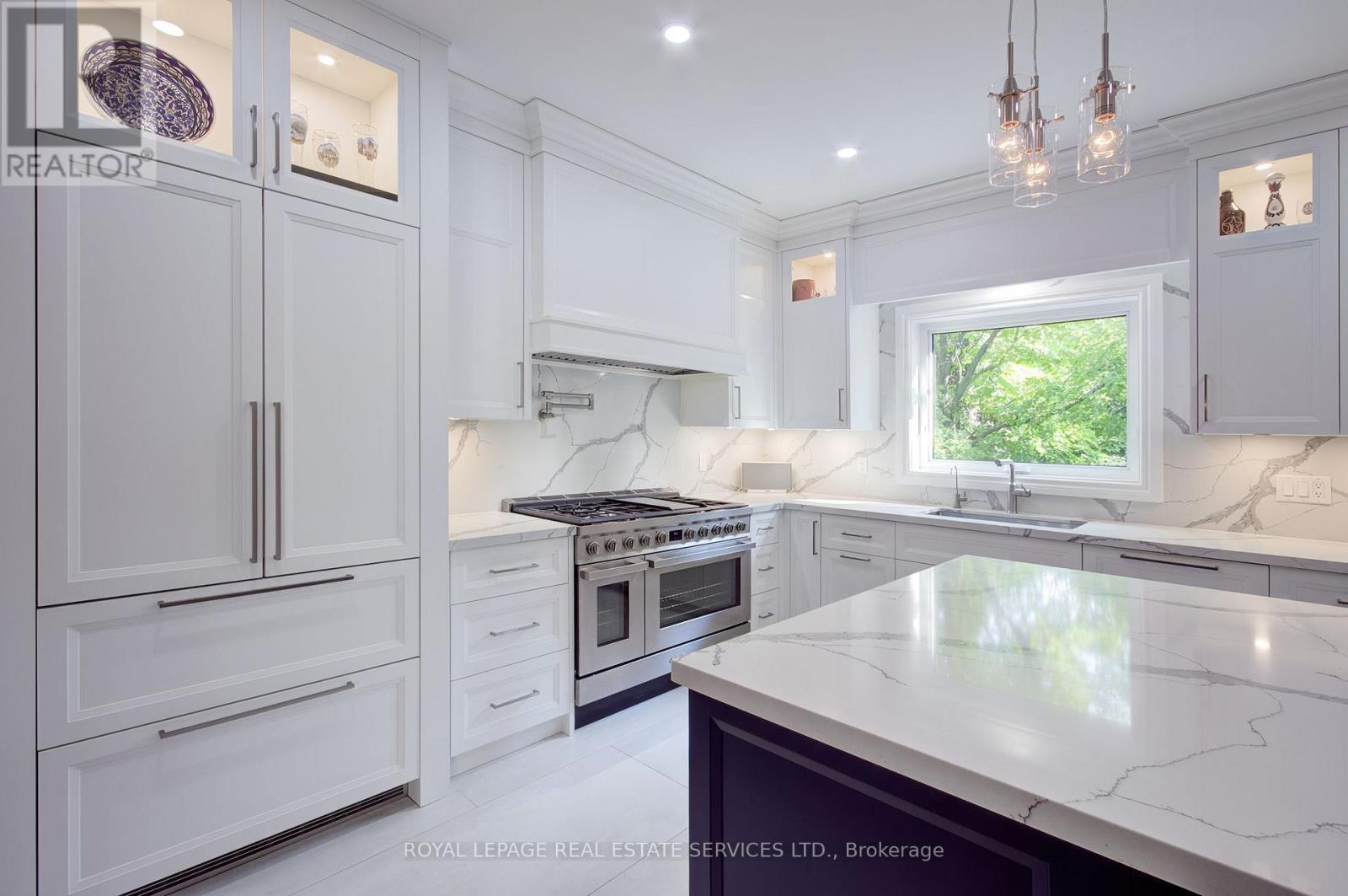 1079 Skyvalley Crescent, Oakville, Ontario  L6M 3L2 - Photo 9 - W12496756