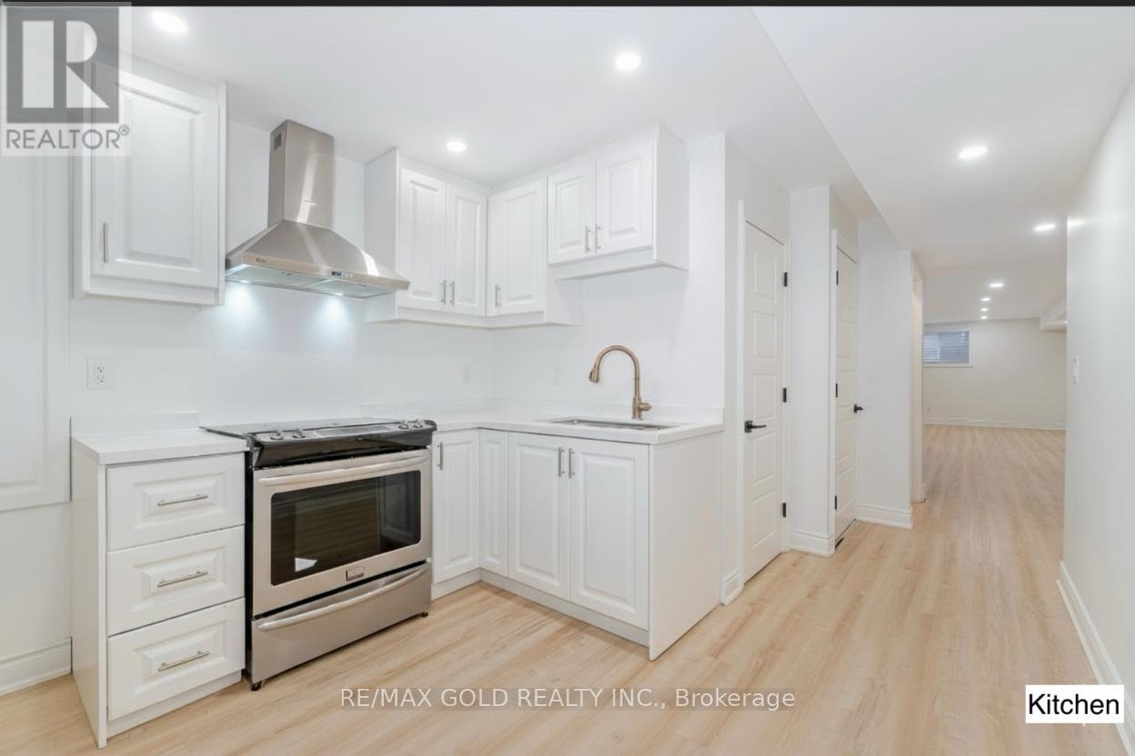 17 Kapikog Street, Brampton, Ontario  L6Y 0E4 - Photo 2 - W12496772