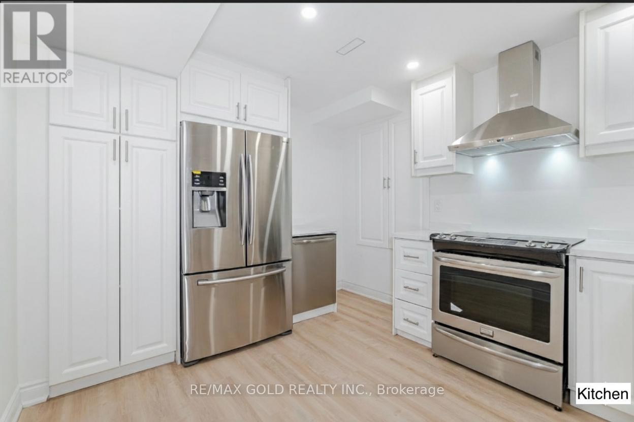 17 Kapikog Street, Brampton, Ontario  L6Y 0E4 - Photo 3 - W12496772