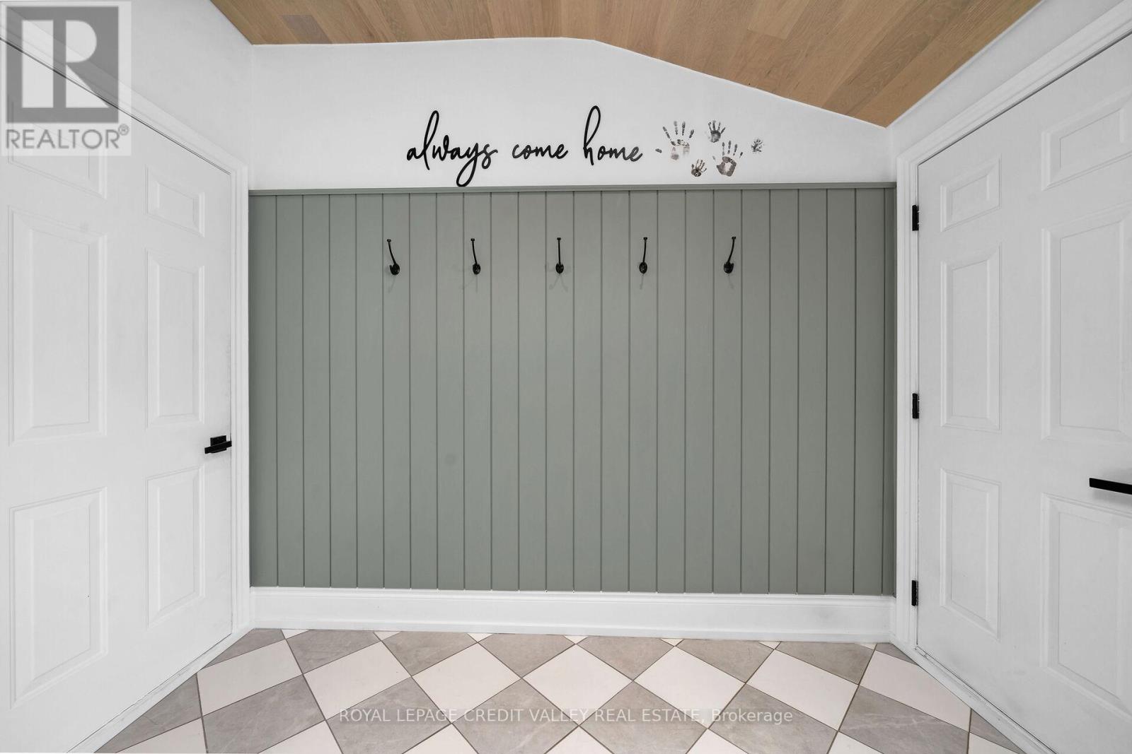 47 Larry Street, Caledon, Ontario  L7C 1K8 - Photo 15 - W12496788