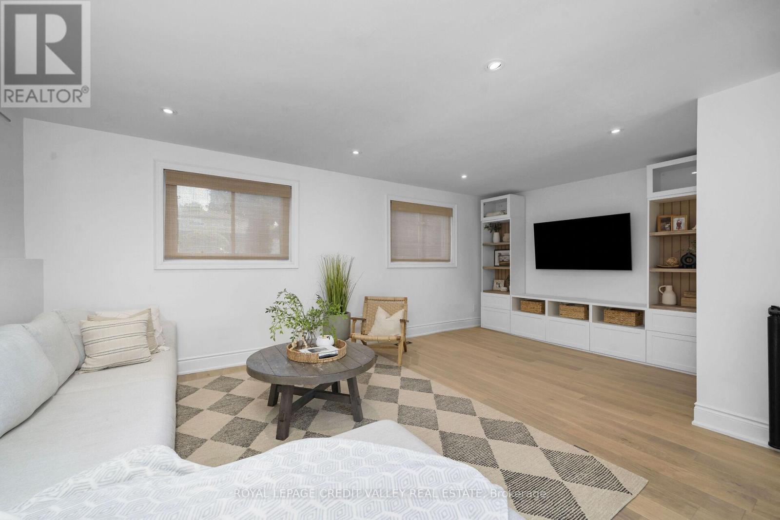 47 Larry Street, Caledon, Ontario  L7C 1K8 - Photo 28 - W12496788