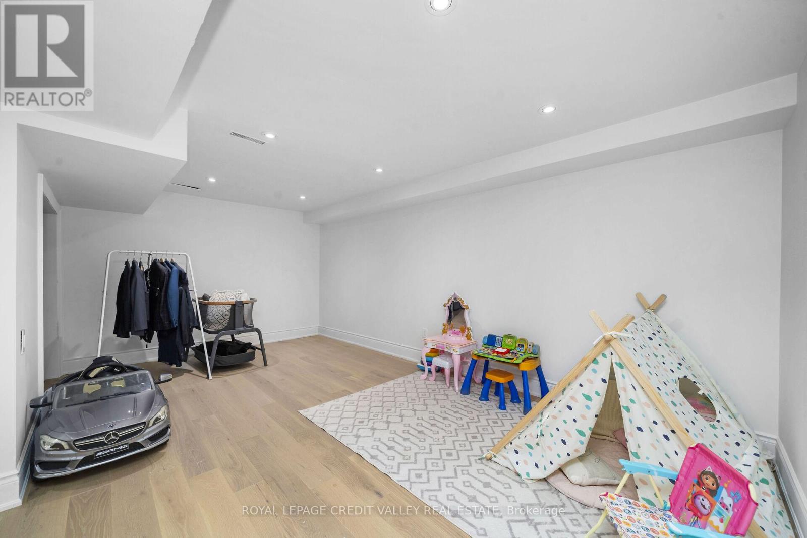 47 Larry Street, Caledon, Ontario  L7C 1K8 - Photo 35 - W12496788