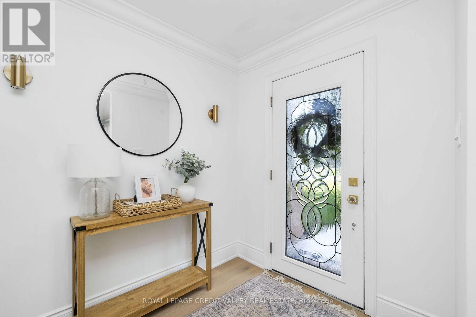 47 Larry Street, Caledon, Ontario  L7C 1K8 - Photo 4 - W12496788