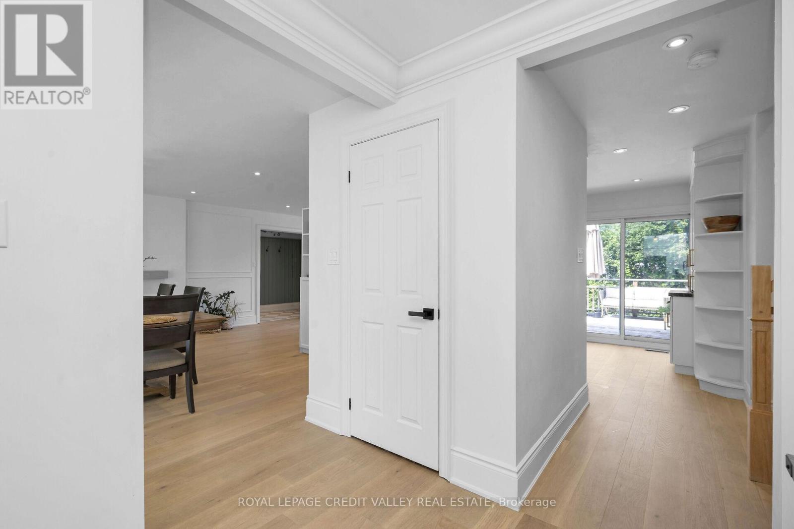 47 Larry Street, Caledon, Ontario  L7C 1K8 - Photo 5 - W12496788