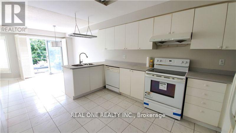 2885 Galleon Crescent, Mississauga, Ontario  L5M 5V1 - Photo 5 - W12496794