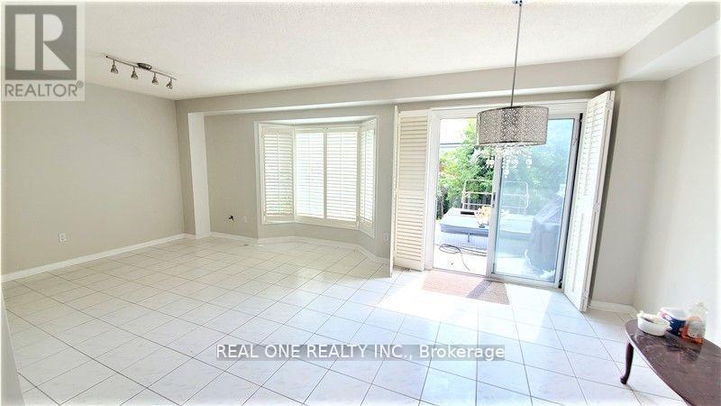 2885 Galleon Crescent, Mississauga, Ontario  L5M 5V1 - Photo 6 - W12496794