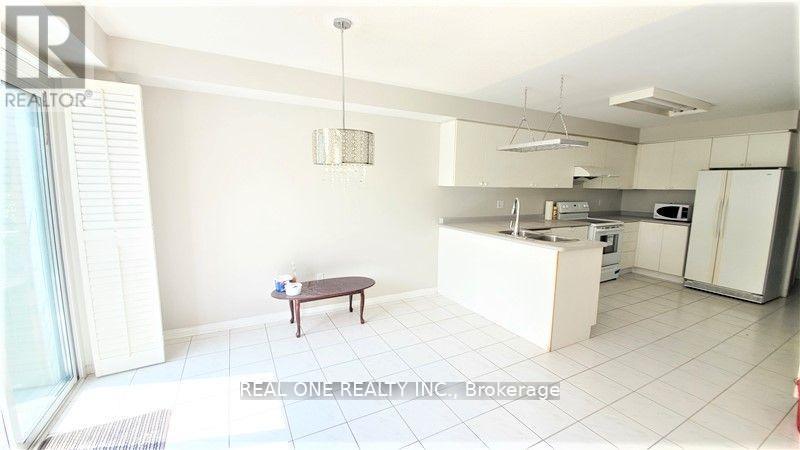 2885 Galleon Crescent, Mississauga, Ontario  L5M 5V1 - Photo 8 - W12496794