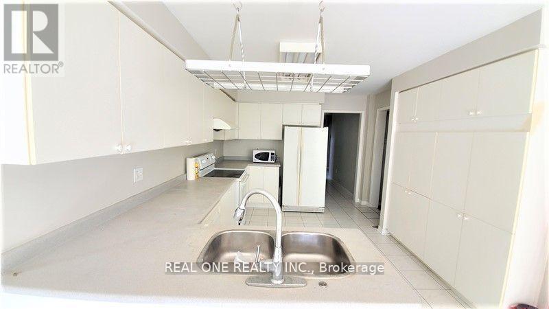 2885 Galleon Crescent, Mississauga, Ontario  L5M 5V1 - Photo 9 - W12496794