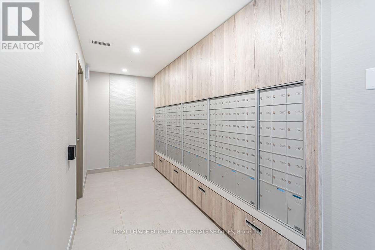 A401 - 3210 Dakota Common, Burlington, Ontario  L7M 2A8 - Photo 2 - W12496814