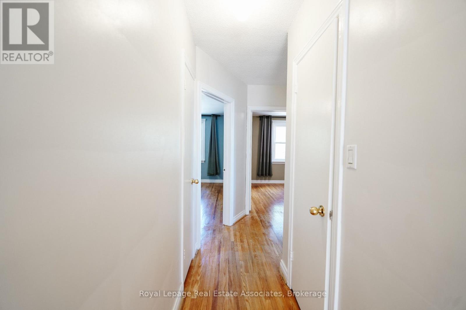 Upper - 9 Mississauga Road N, Mississauga, Ontario  L5H 2H5 - Photo 10 - W12496818