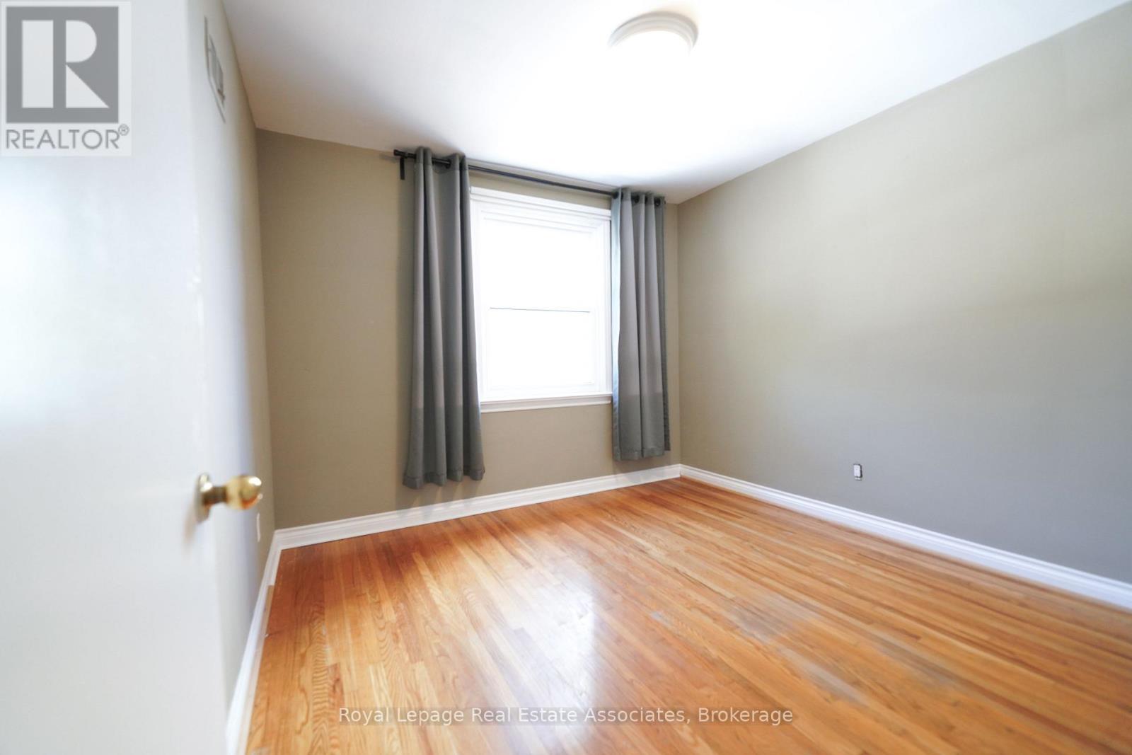 Upper - 9 Mississauga Road N, Mississauga, Ontario  L5H 2H5 - Photo 15 - W12496818