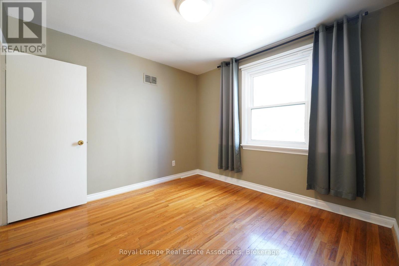 Upper - 9 Mississauga Road N, Mississauga, Ontario  L5H 2H5 - Photo 16 - W12496818