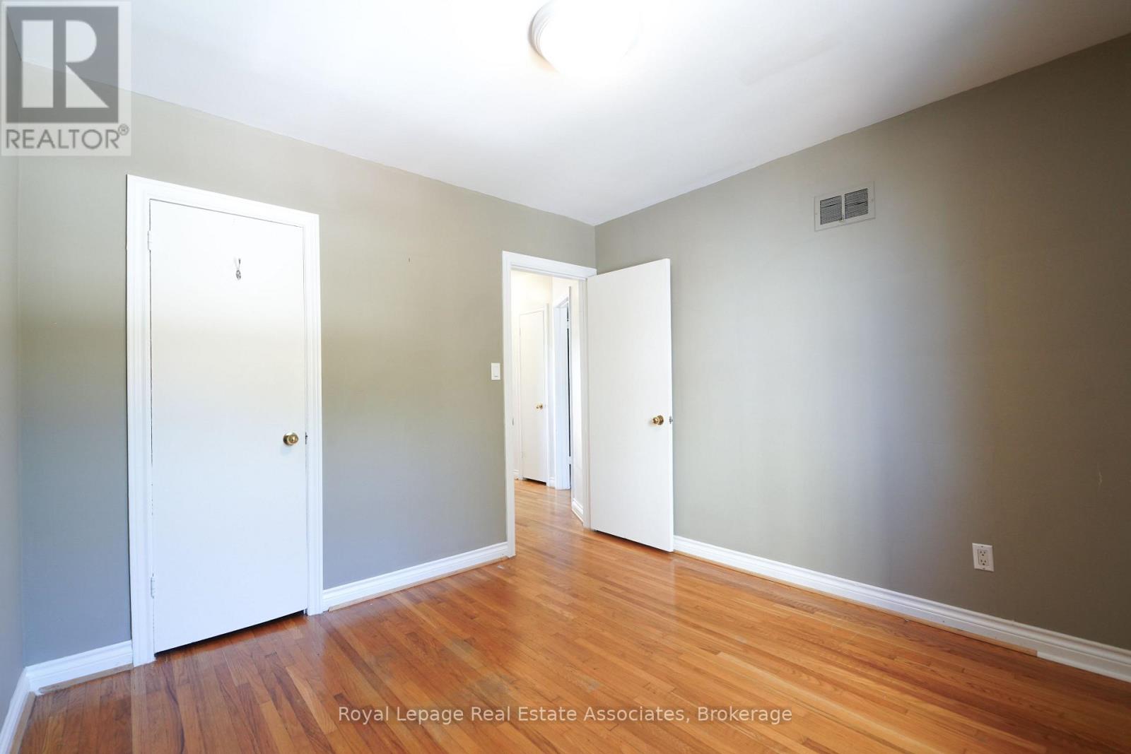 Upper - 9 Mississauga Road N, Mississauga, Ontario  L5H 2H5 - Photo 17 - W12496818