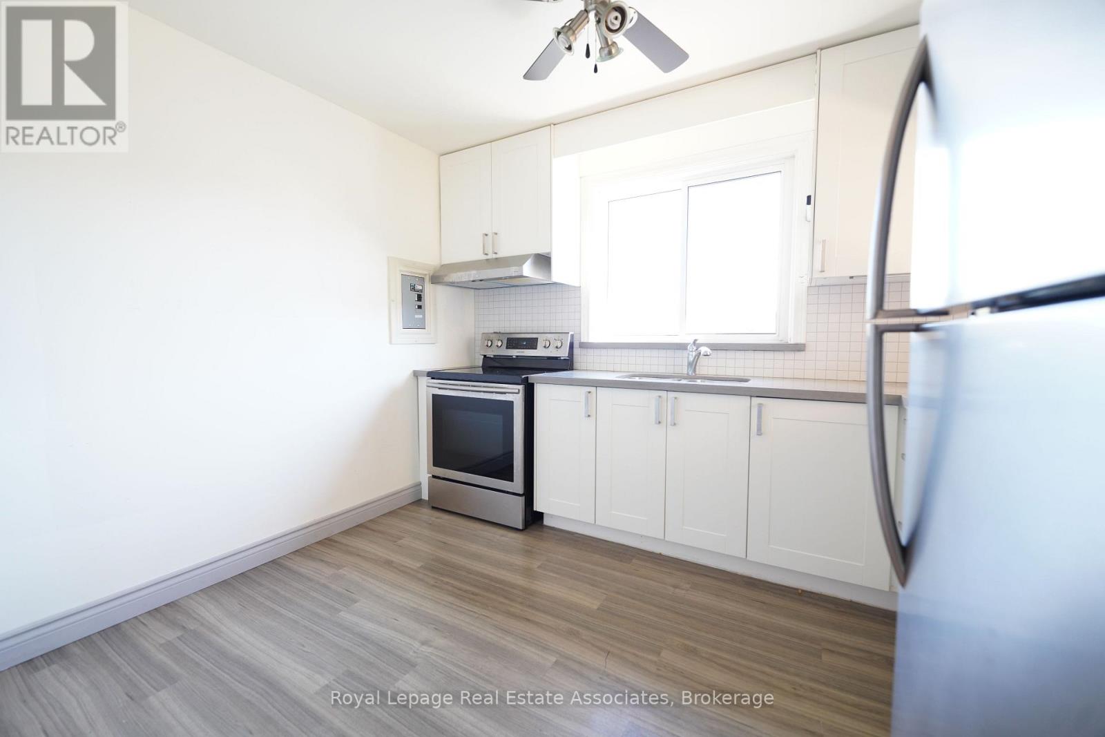 Upper - 9 Mississauga Road N, Mississauga, Ontario  L5H 2H5 - Photo 3 - W12496818