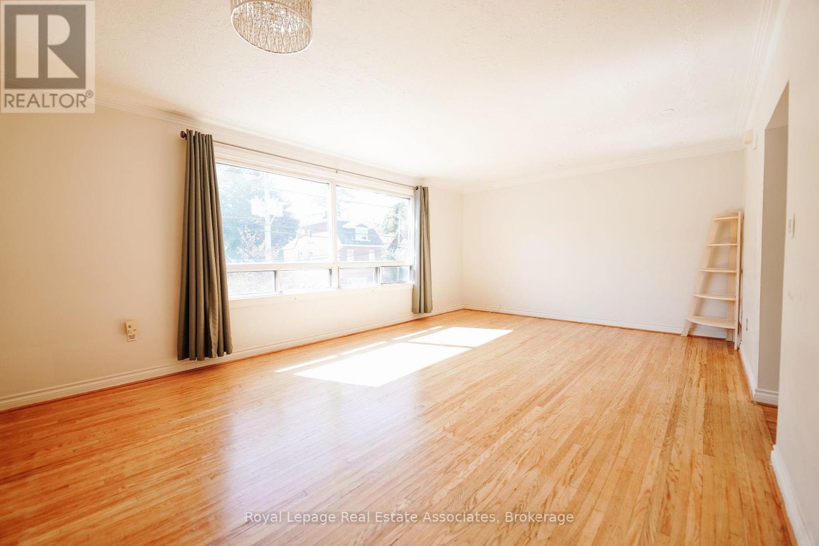 Upper - 9 Mississauga Road N, Mississauga, Ontario  L5H 2H5 - Photo 4 - W12496818