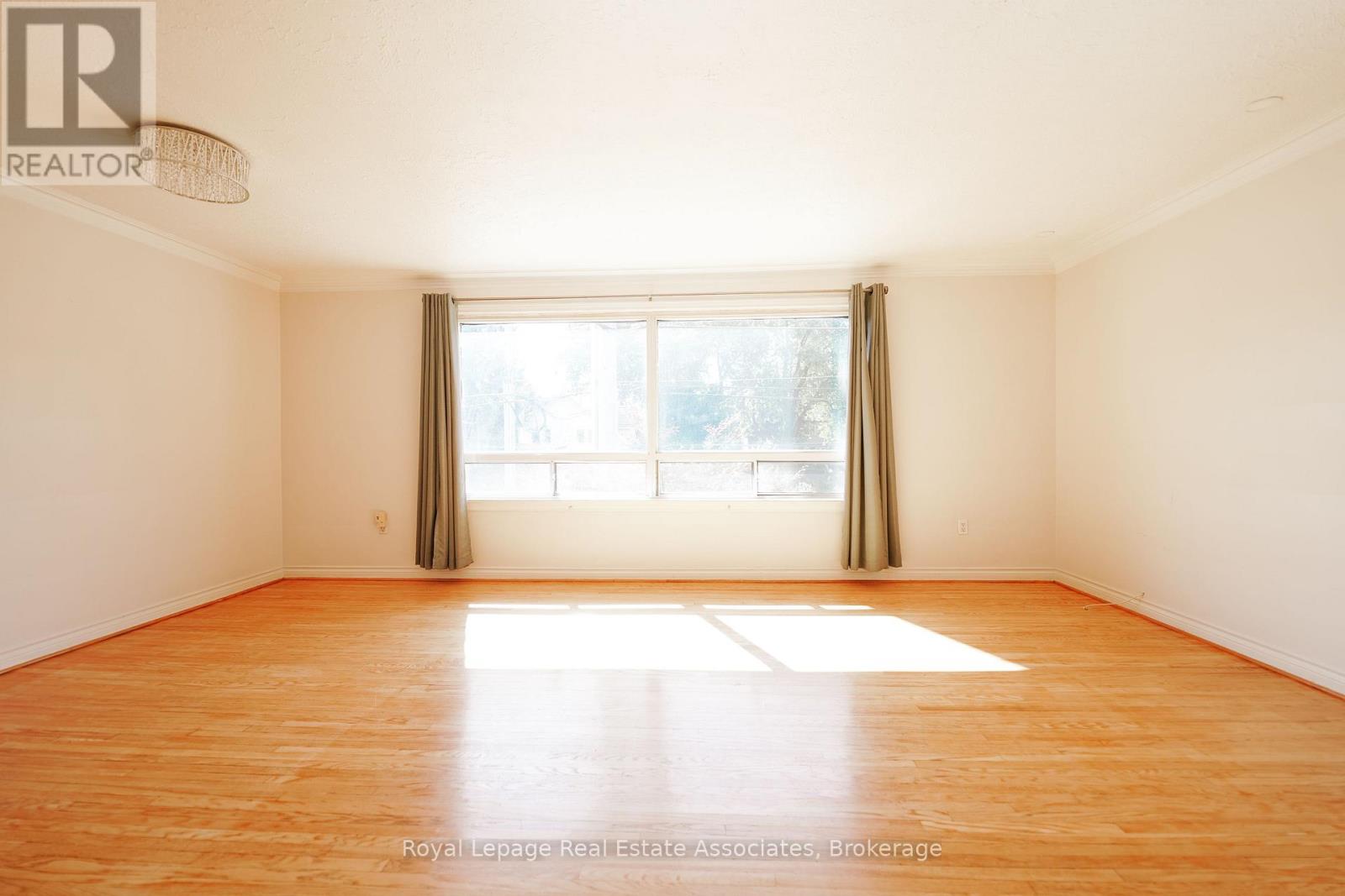 Upper - 9 Mississauga Road N, Mississauga, Ontario  L5H 2H5 - Photo 5 - W12496818