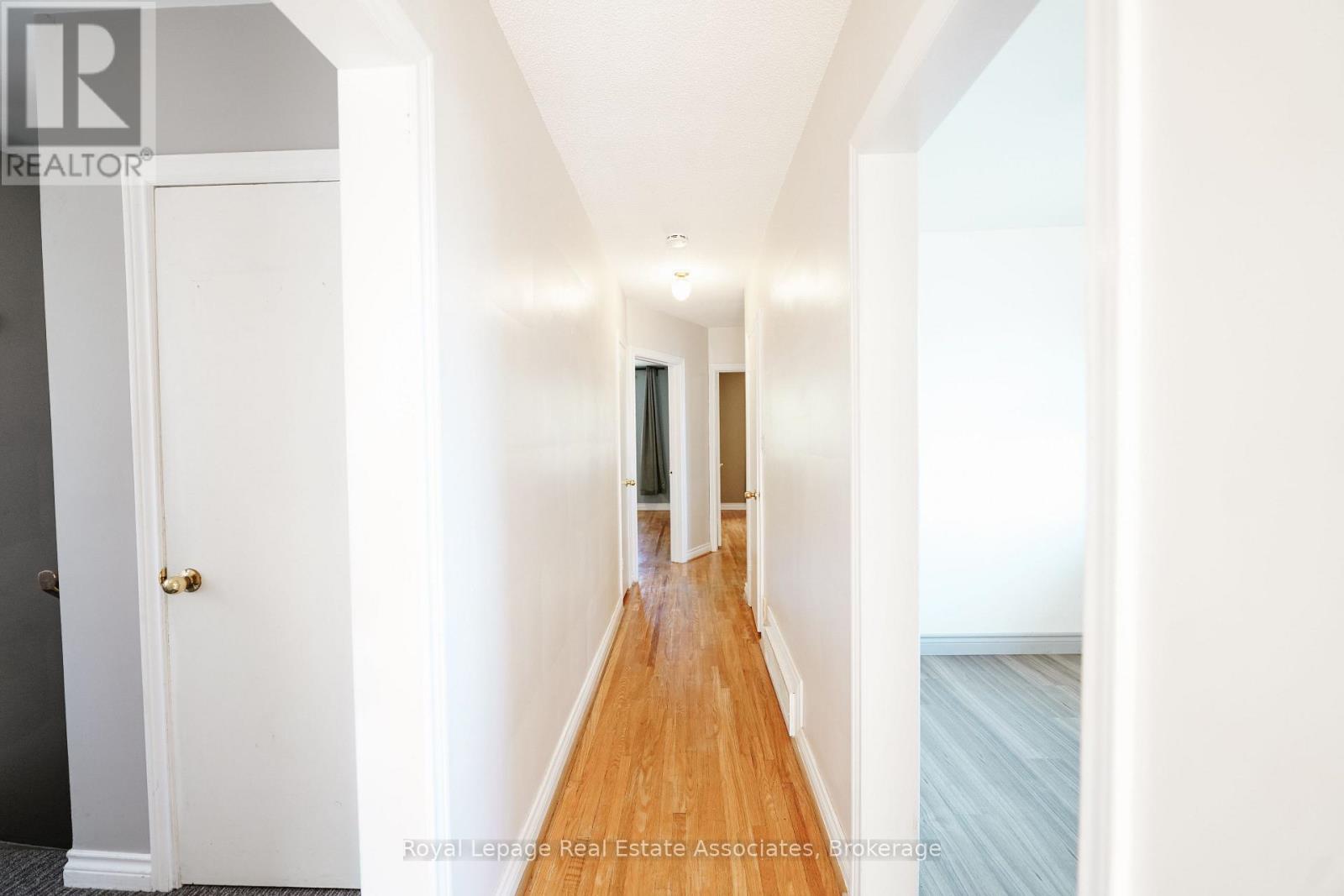 Upper - 9 Mississauga Road N, Mississauga, Ontario  L5H 2H5 - Photo 9 - W12496818