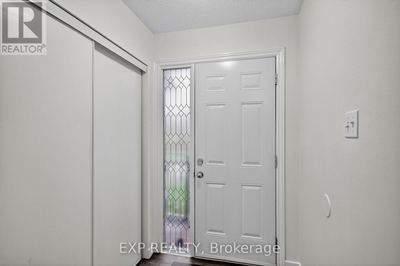 109 Theresa Private, Ottawa, Ontario  K1V 0E7 - Photo 48 - X12496904