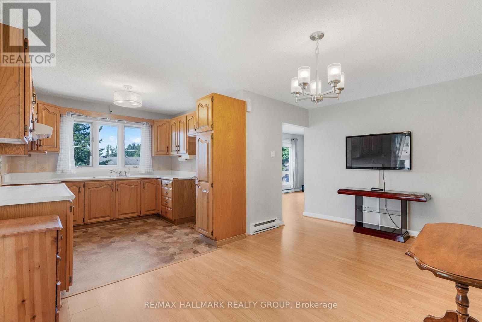 1111 Cholette Crescent, Ottawa, Ontario  K1C 1T4 - Photo 5 - X12496946