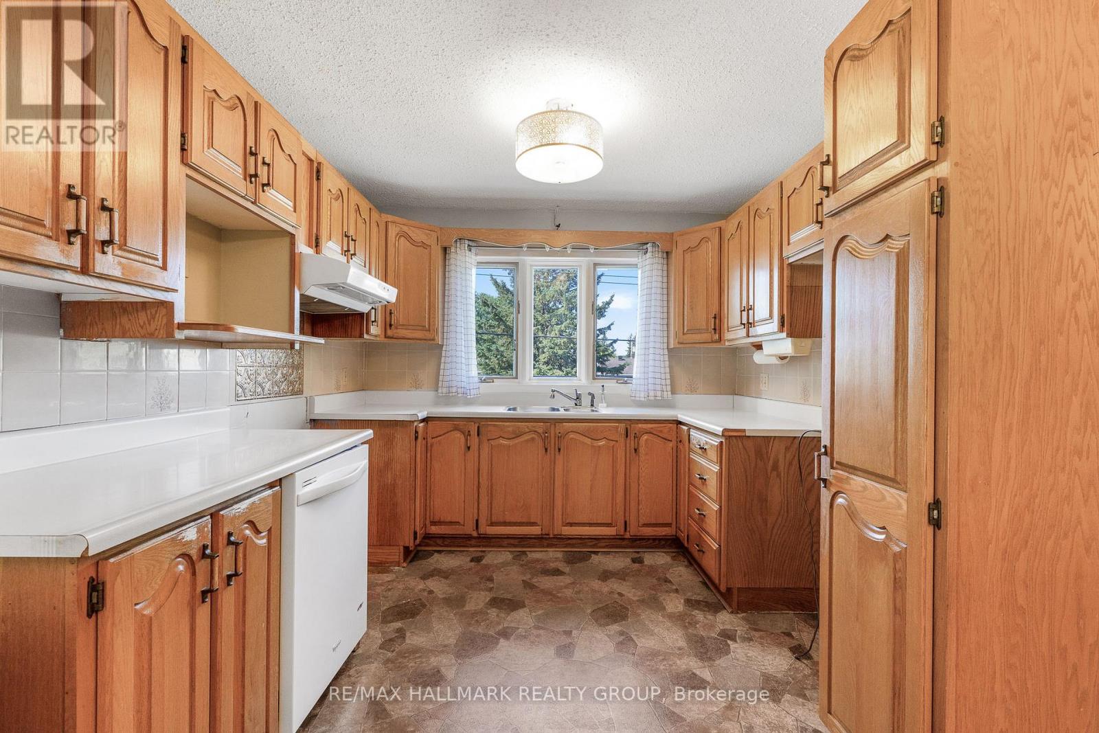 1111 Cholette Crescent, Ottawa, Ontario  K1C 1T4 - Photo 6 - X12496946