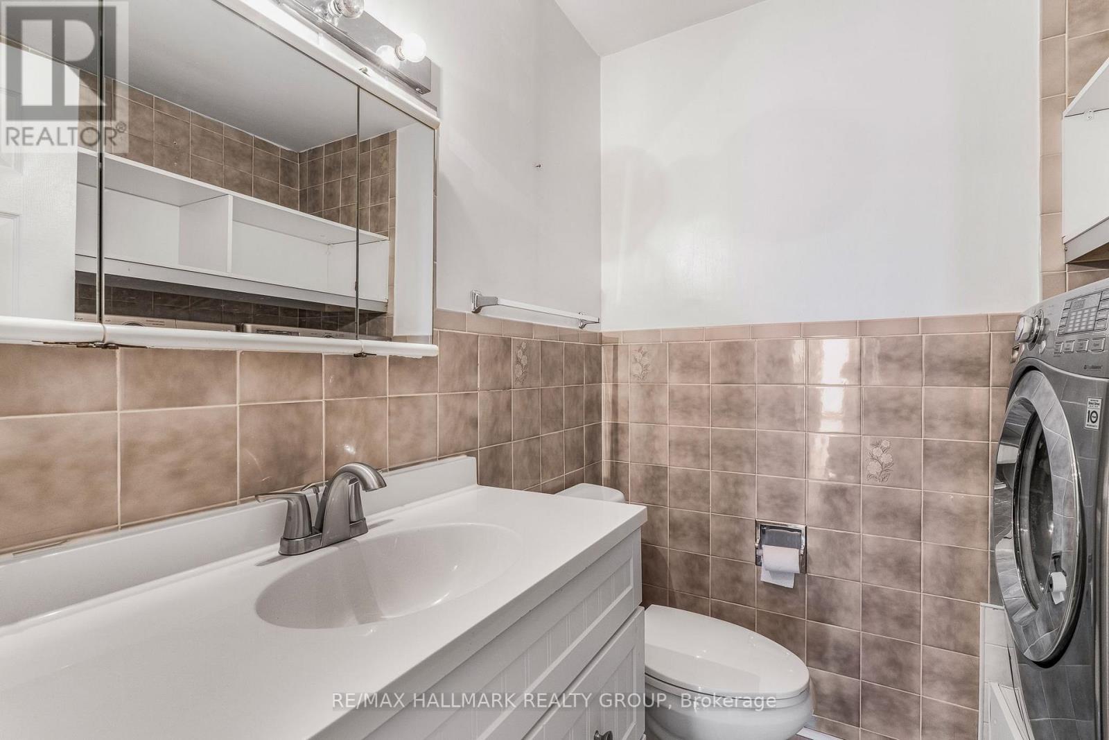 1111 Cholette Crescent, Ottawa, Ontario  K1C 1T4 - Photo 8 - X12496946