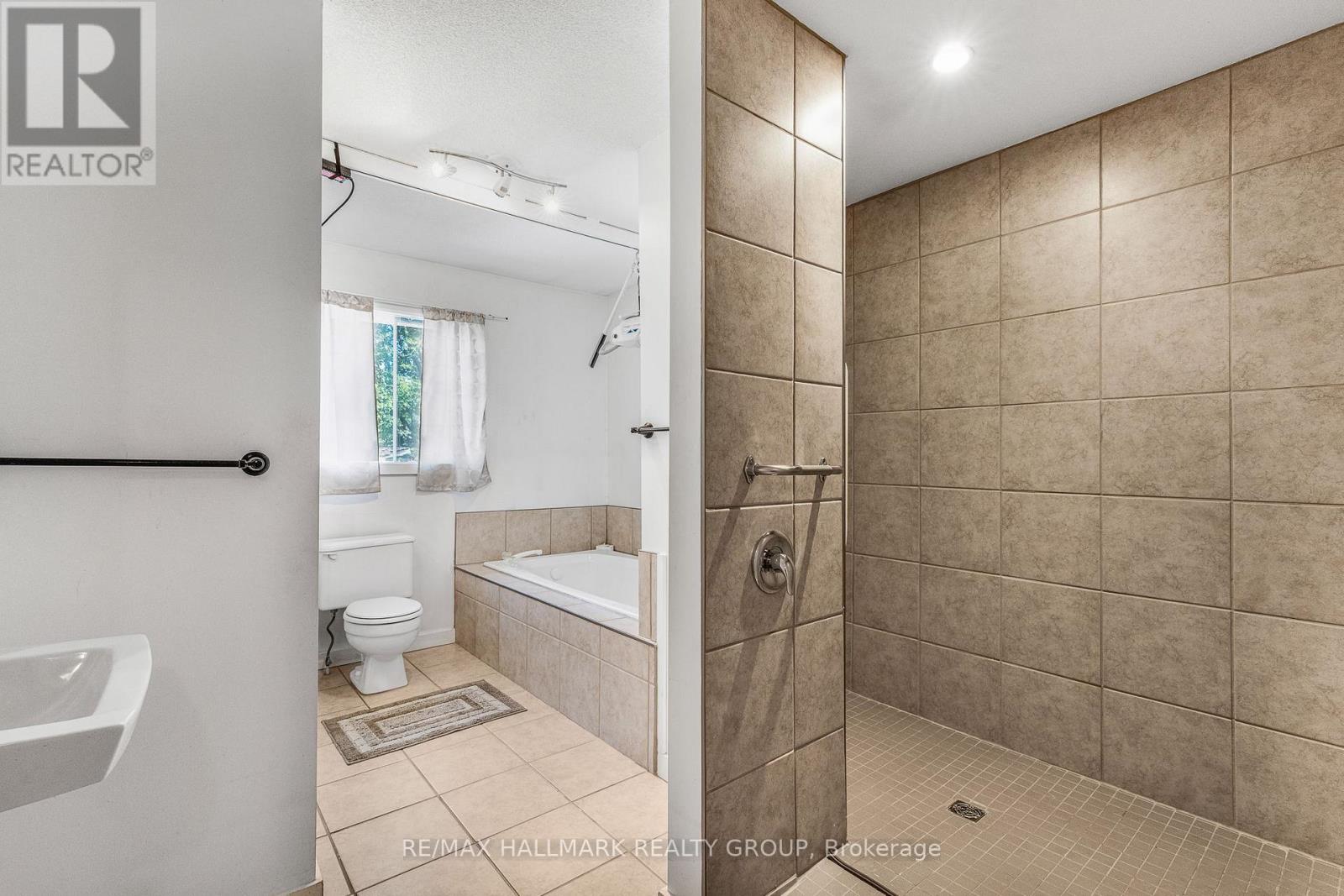 1111 Cholette Crescent, Ottawa, Ontario  K1C 1T4 - Photo 9 - X12496946