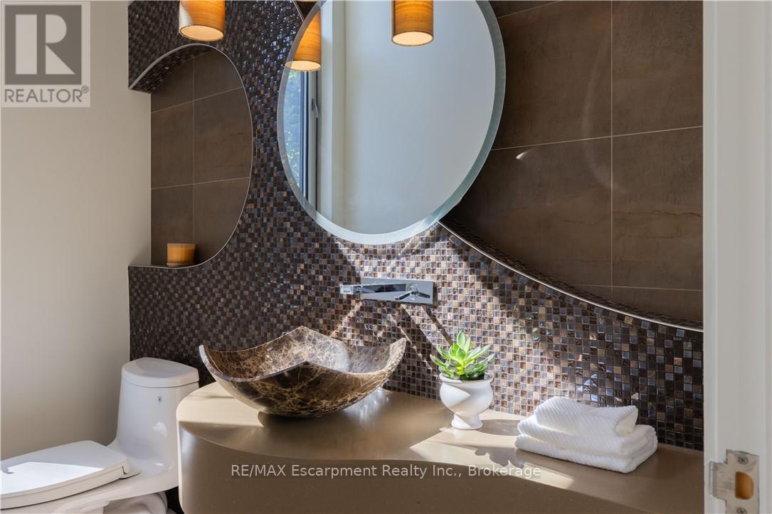 1540 Watersedge Road, Mississauga (Clarkson), Ontario  L5J 1A4 - Photo 25 - W12496928