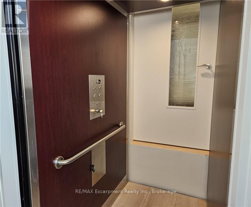 1540 Watersedge Road, Mississauga (Clarkson), Ontario  L5J 1A4 - Photo 28 - W12496928