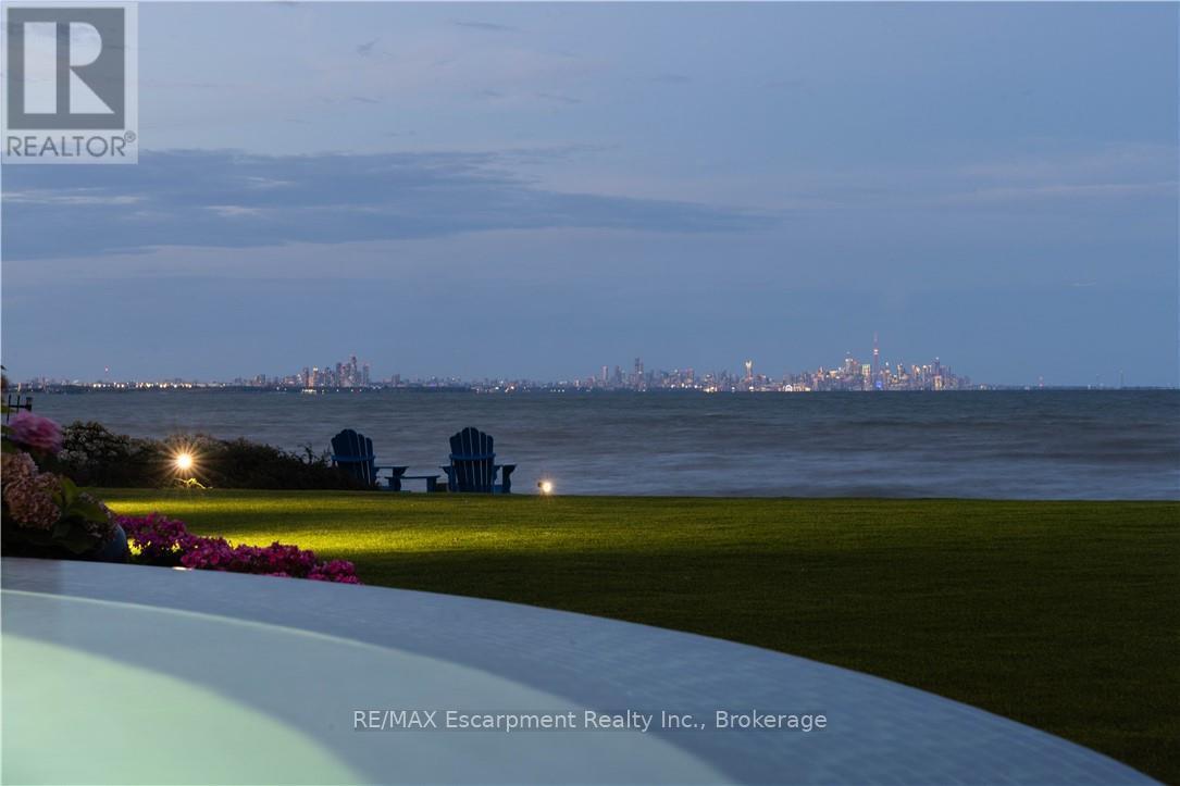 1540 Watersedge Road, Mississauga (Clarkson), Ontario  L5J 1A4 - Photo 4 - W12496928