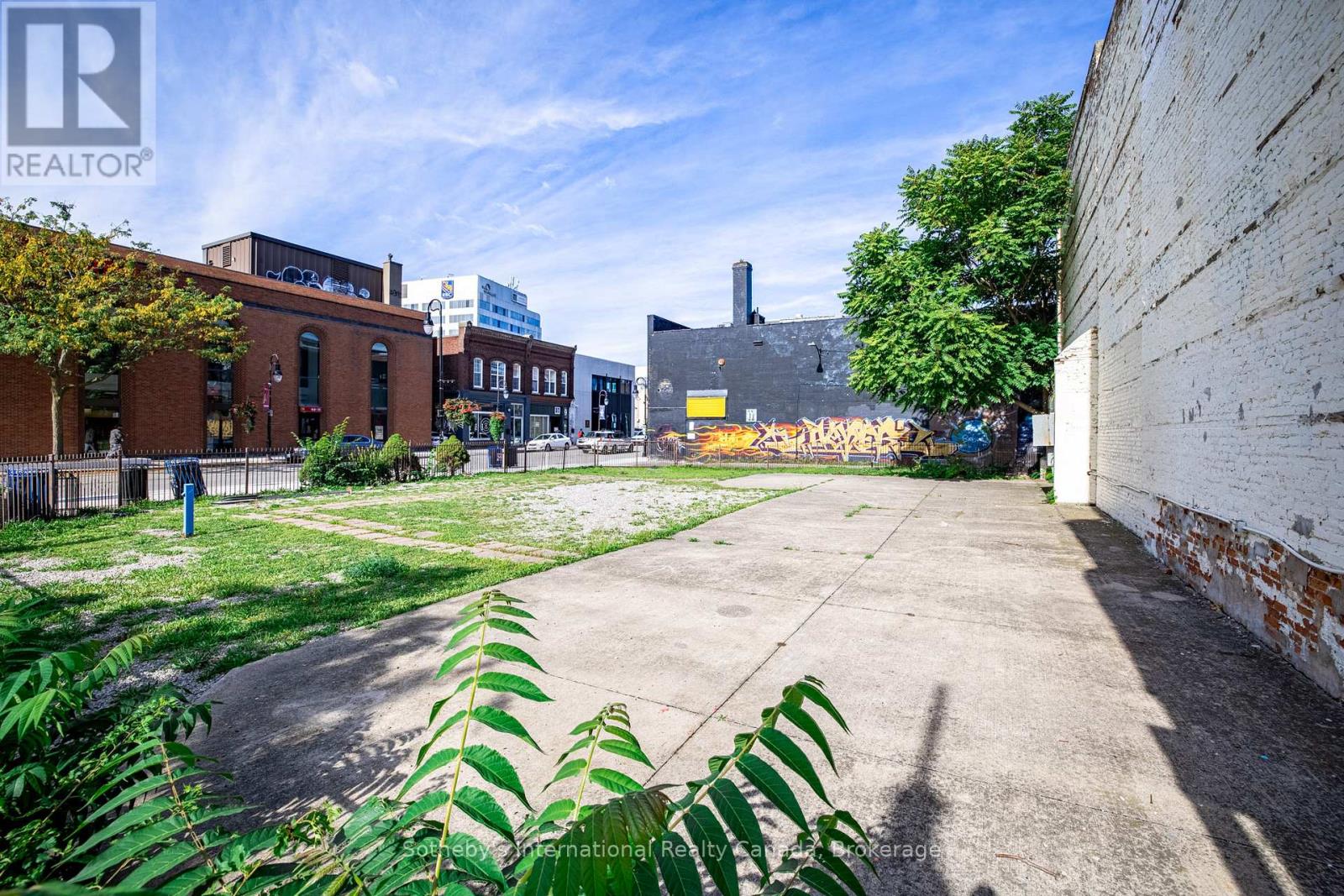 201 St. Paul Street, St. Catharines (Downtown), Ontario  L2R 3M6 - Photo 4 - X12496846