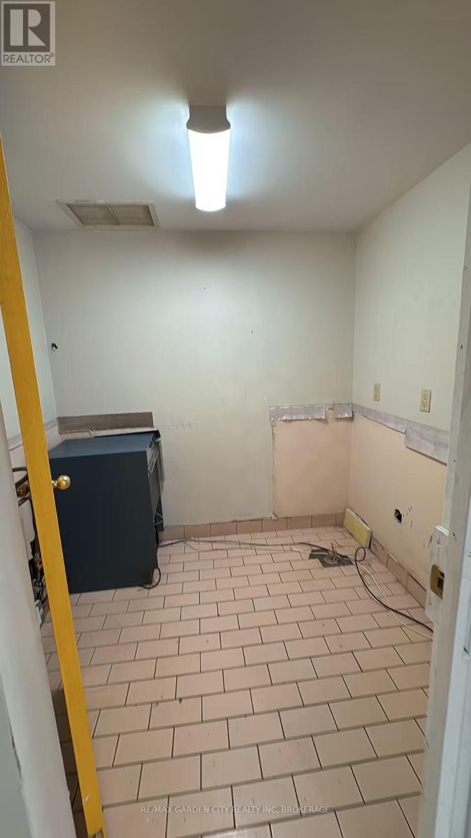Commercial Unit - 7737 Lundy's Lane, Niagara Falls, Ontario  L2H 1H3 - Photo 15 - X12496902